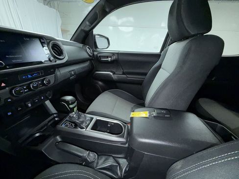 Used 2022 Toyota Tacoma TRD Sport w/ Technology Package image 23