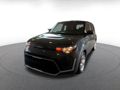 Used 2025 Kia Soul LX w/ LX Technology Package FWD image 4