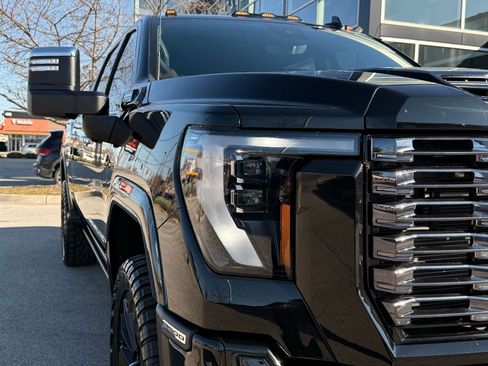 Used 2025 GMC Sierra 2500 Denali Ultimate image 7