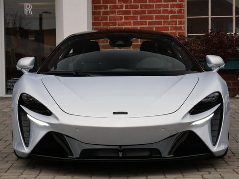 New 2026 McLaren Artura RWD image 2
