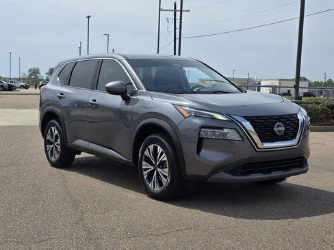 Used 2023 Nissan Rogue SV AWD/4WD image 2