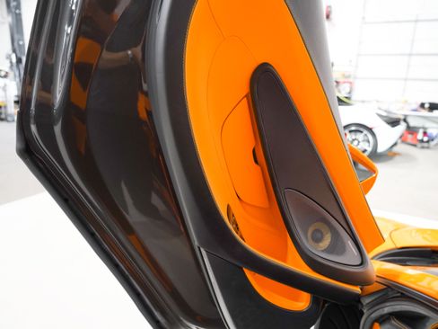 Used 2017 McLaren 570S Coupe RWD image 20