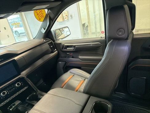 Used 2025 GMC Sierra 1500 AT4 w/ AT4 Premium Package AWD/4WD image 39