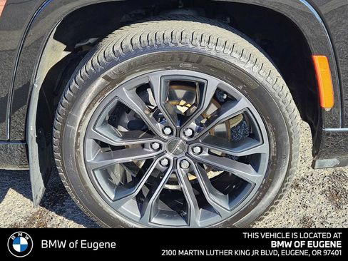 Used 2024 Jeep Grand Wagoneer Series III w/ Rear Seat Video Group 1 image 9