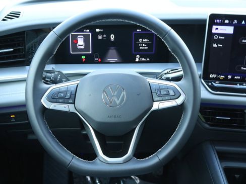 New 2025 Volkswagen Tiguan SE image 20