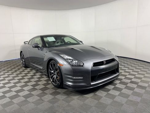 Used 2013 Nissan GT-R Premium image 1