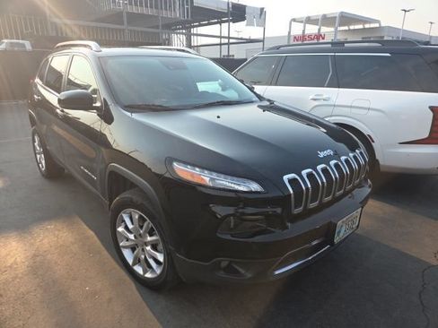 Used 2017 Jeep Cherokee Limited w/ Luxury Group AWD/4WD image 2