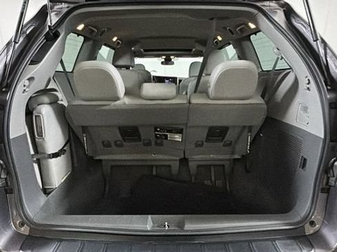 Used 2020 Toyota Sienna XLE FWD image 28