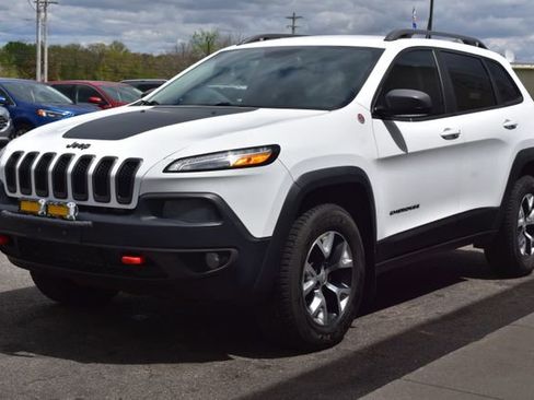 Used 2018 Jeep Cherokee Trailhawk w/ Cold Weather Group AWD/4WD image 15
