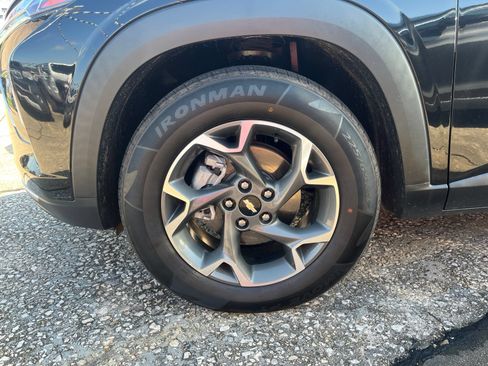 Used 2024 Chevrolet Trax LT FWD image 7