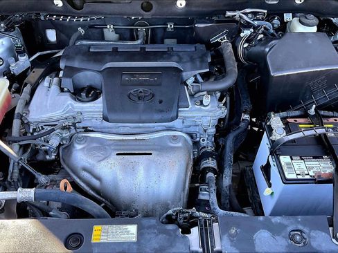 Used 2017 Toyota RAV4 LE image 31