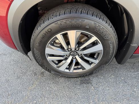 Used 2024 Nissan Pathfinder SL AWD/4WD image 34