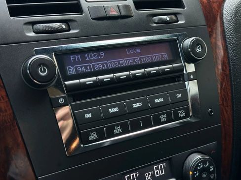 Used 2006 Cadillac DTS image 38