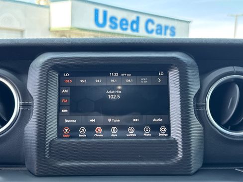 Used 2018 Jeep Wrangler Unlimited Sahara AWD/4WD image 12