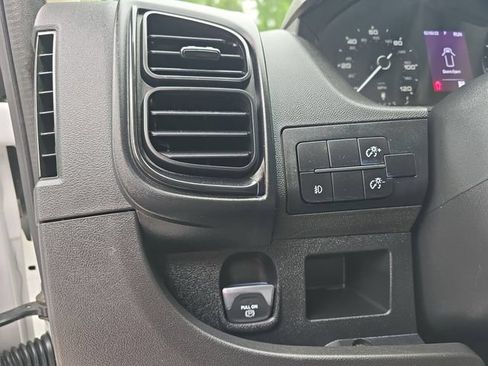 Used 2025 RAM ProMaster 2500 w/ Convenience Group FWD image 18