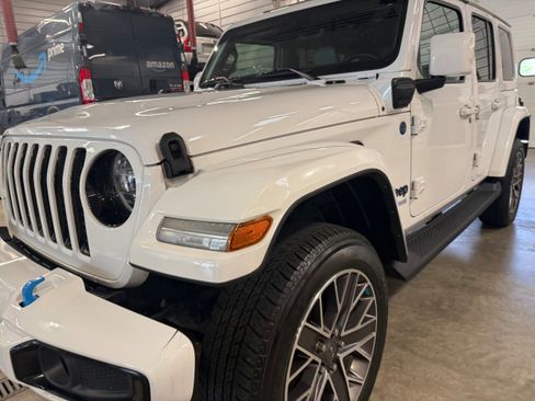 Used 2022 Jeep Wrangler Unlimited Sahara AWD/4WD image 24