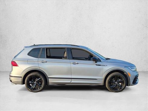 Used 2023 Volkswagen Tiguan SE R-Line FWD image 4