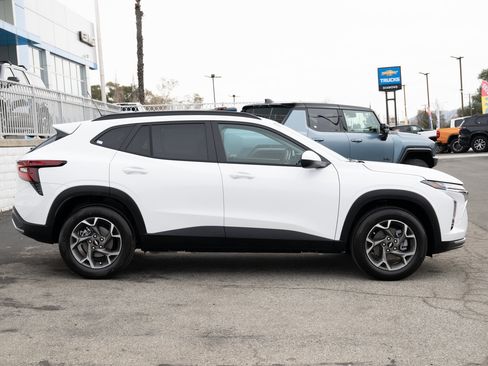 New 2026 Chevrolet Trax LT w/ Driver Confidence Package image 4