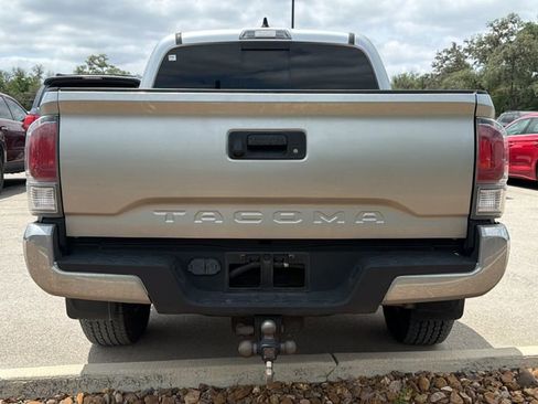 Used 2022 Toyota Tacoma TRD Off-Road AWD/4WD image 7