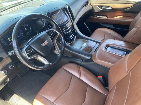 Used 2017 Cadillac Escalade Premium Luxury AWD/4WD image 12