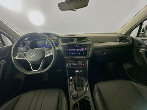 Used 2023 Volkswagen Tiguan SE AWD/4WD image 14