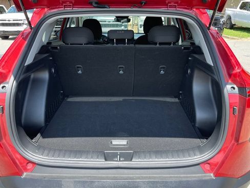 Used 2025 Hyundai Kona SEL FWD image 6