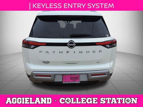 Used 2024 Nissan Pathfinder SL FWD image 5