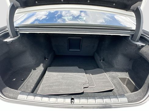 Certified 2025 BMW 740i w/ Premium Package RWD image 28