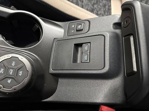 Used 2023 Ford Bronco Wildtrak AWD/4WD image 39