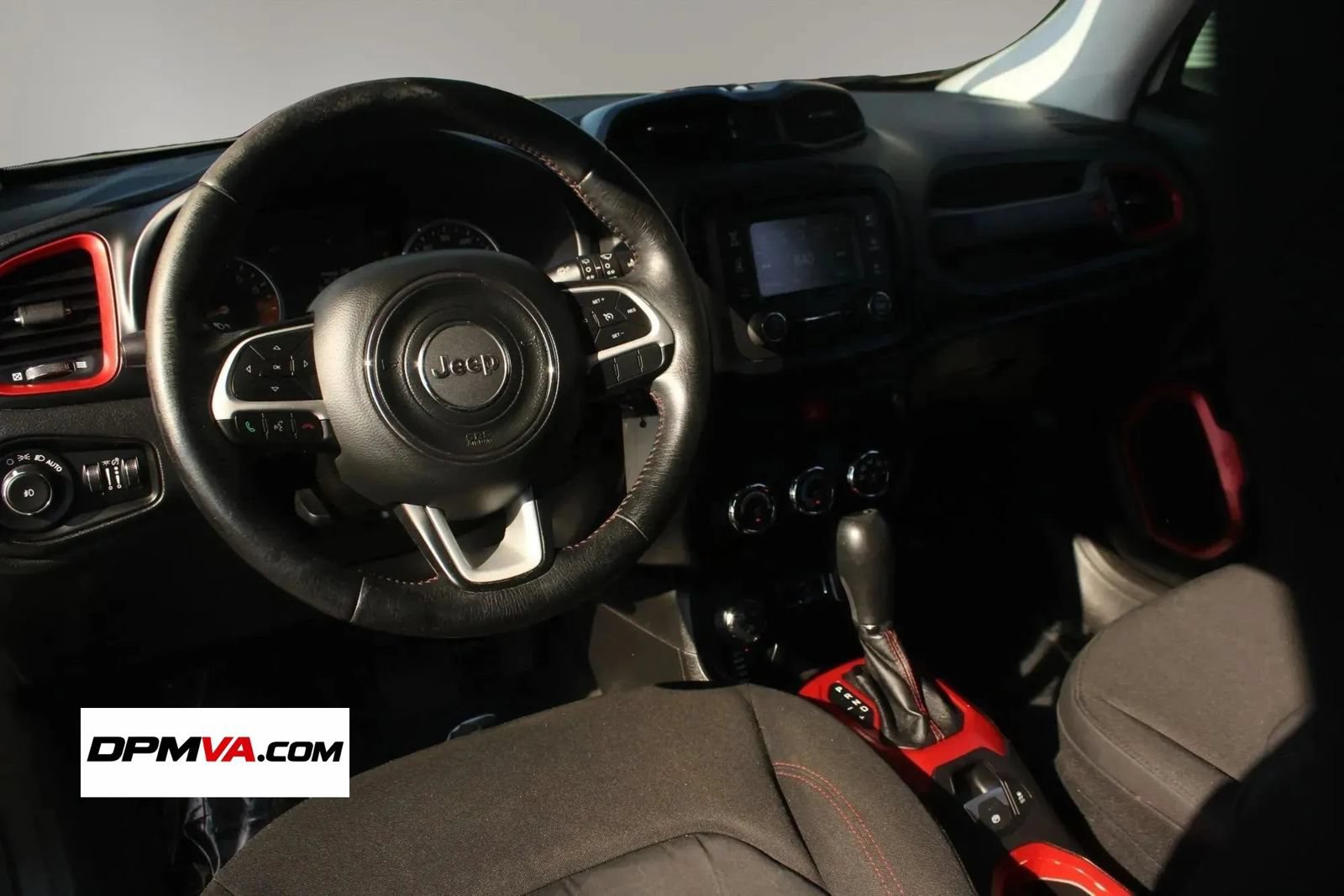 Used 2015 Jeep Renegade Trailhawk AWD/4WD image 12