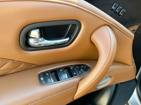 Used 2024 INFINITI QX80 Sensory image 13