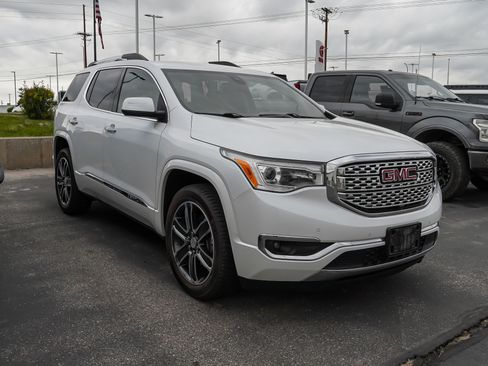 Used 2018 GMC Acadia Denali w/ Technology Package FWD image 2