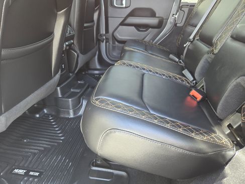 Used 2021 Jeep Wrangler Unlimited Sahara image 31