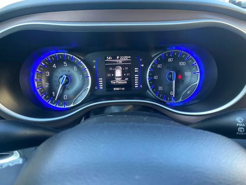 Used 2023 Chrysler Voyager LX image 22