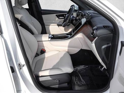 Certified 2025 Mercedes-Benz GLC 300 4MATIC image 24