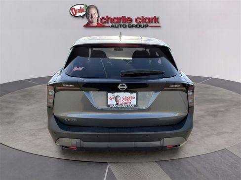 Used 2025 Nissan Kicks SV image 5