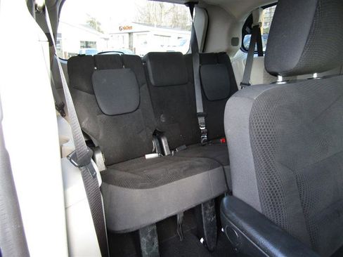 Used 2019 Dodge Grand Caravan SE w/ UConnect Hands-Free Group image 30