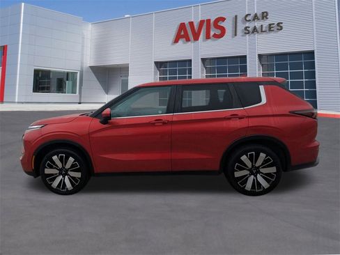 Used 2025 Mitsubishi Outlander SE image 10