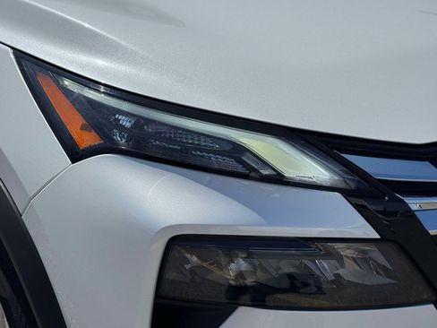 Certified 2026 Nissan Rogue SV AWD/4WD image 9