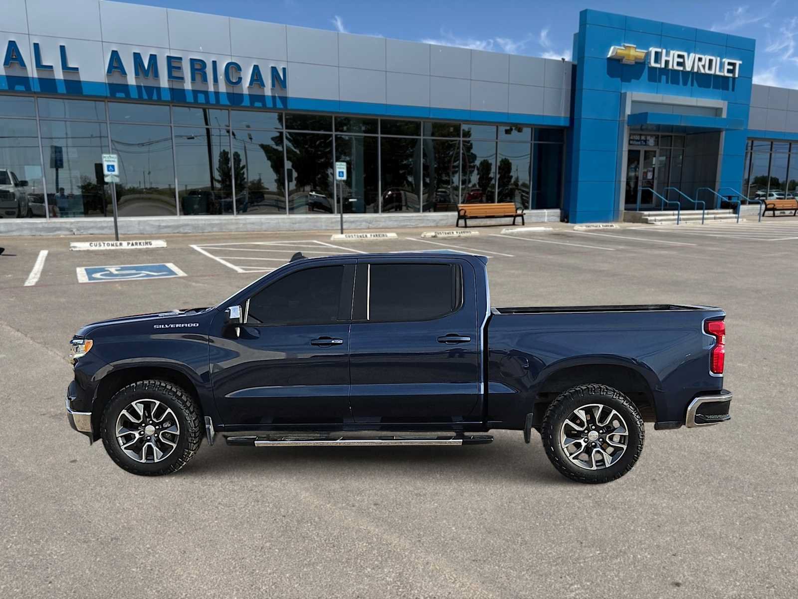 Used 2023 Chevrolet Silverado 1500 LT RWD image 5