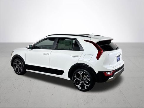 New 2025 Kia Niro EX Touring image 8