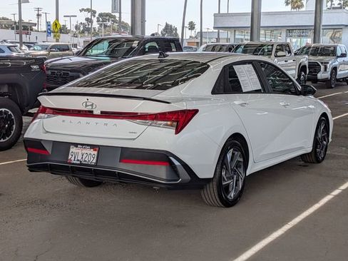 Used 2025 Hyundai Elantra SEL FWD image 4