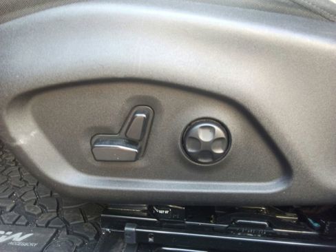 Used 2015 Jeep Renegade Latitude w/ Popular Equipment Group FWD image 19