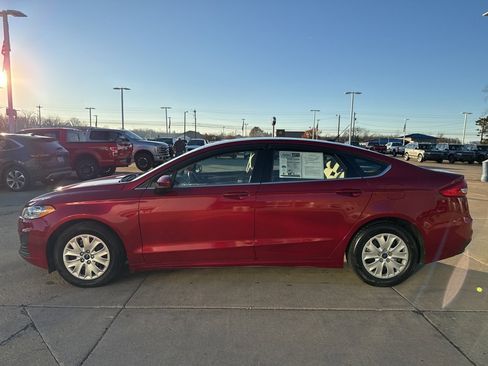 Used 2019 Ford Fusion S image 3