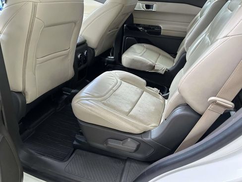 Used 2021 Ford Explorer Platinum w/ Equipment Group 601A AWD/4WD image 9