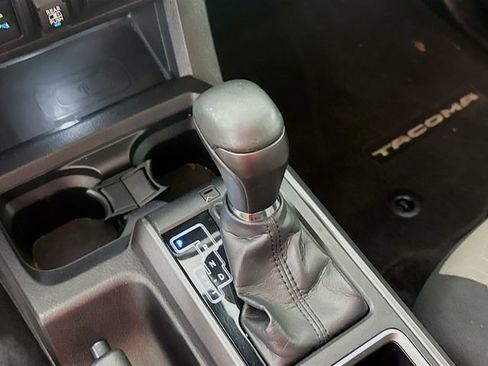 Used 2022 Toyota Tacoma TRD Off-Road image 19