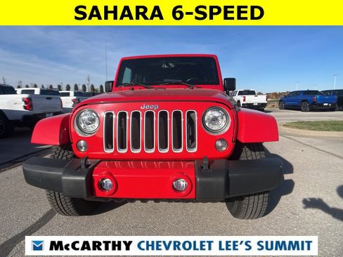 Used 2018 Jeep Wrangler Unlimited Sahara w/ Dual Top Group image 4