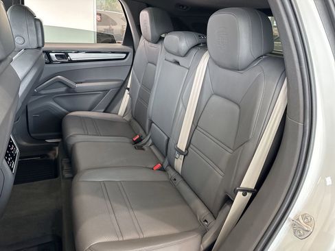 Used 2023 Porsche Cayenne Platinum Edition AWD/4WD image 39