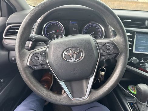 Used 2020 Toyota Camry LE image 11