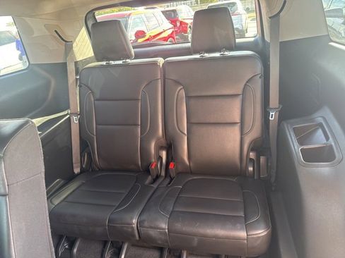 Used 2023 GMC Acadia SLT image 23